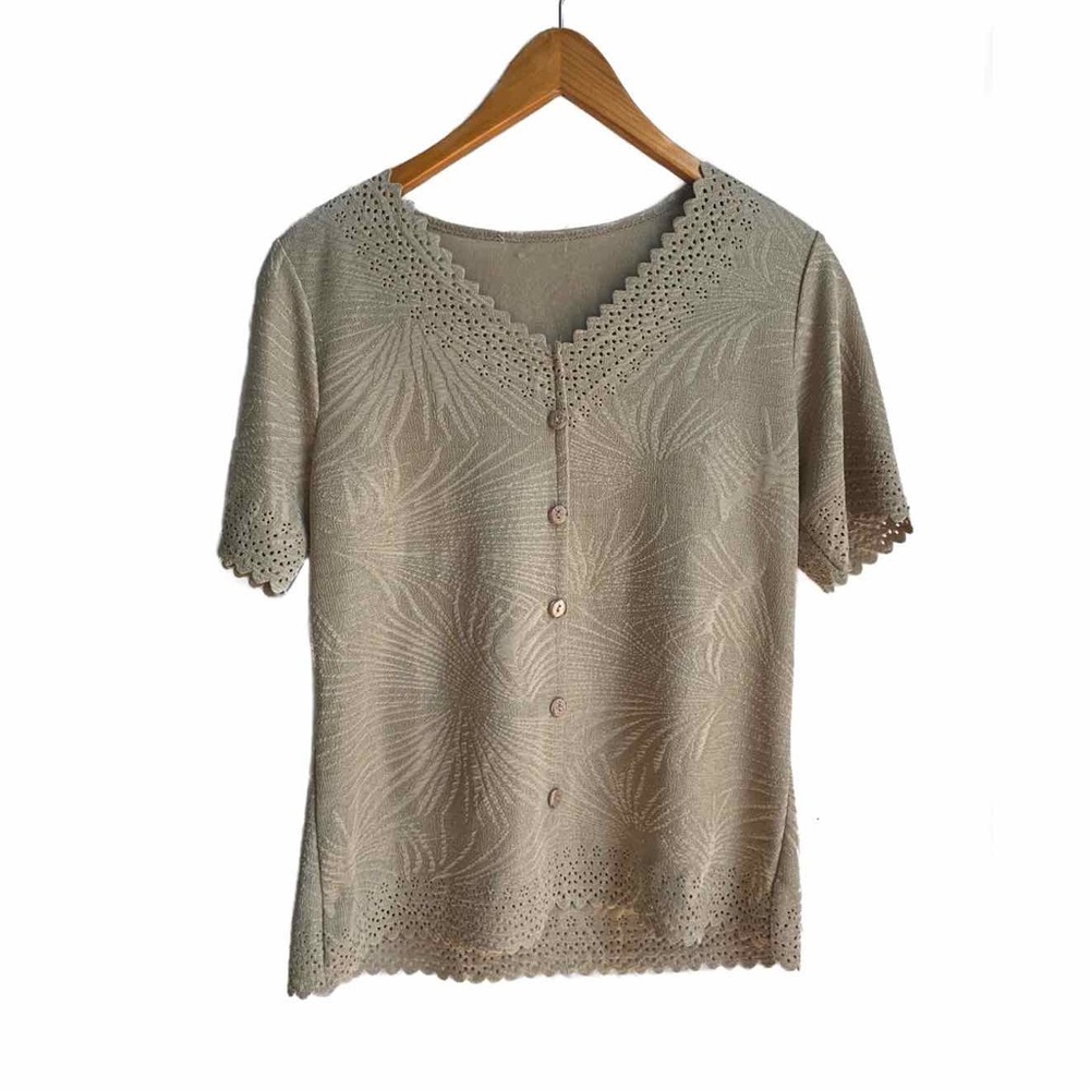 Vintage tan button accent blouse with leaf pattern